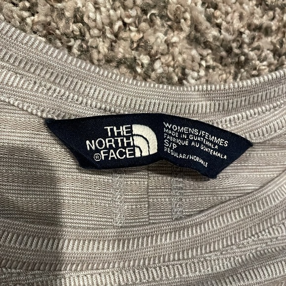 Women’s North Face Shirt.  Size Small - Picture 3 of 3